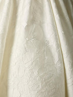 Abito da sposa a gonna ampia bianco senza spalline in jacquard floreale