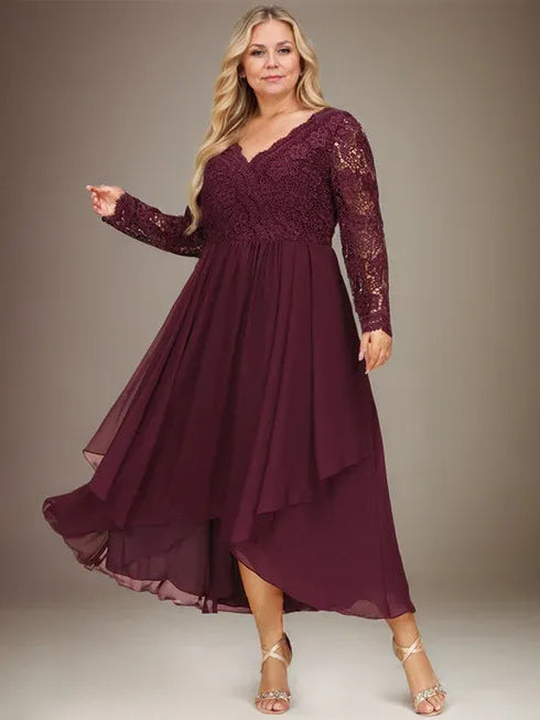 Abito da madre della sposa in chiffon e pizzo asimmetrico, linea a trapezio, scollo a V