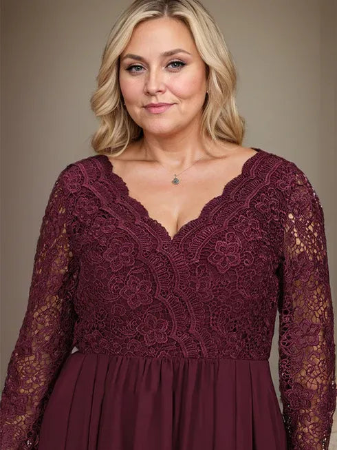 Abito da madre della sposa in chiffon e pizzo asimmetrico, linea a trapezio, scollo a V