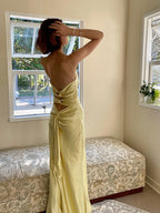 Robe de bal jaune, coupe droite, bretelles spaghetti, longue, avec dos ajouré