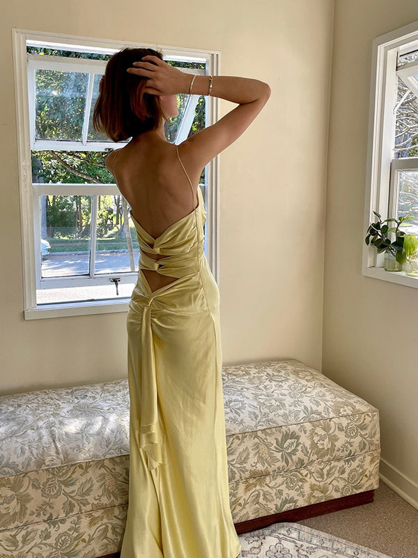 Robe de bal jaune, coupe droite, bretelles spaghetti, longue, avec dos ajouré