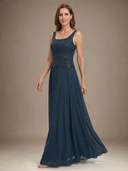 Vestido de mãe da noiva longo em chiffon de renda, corte em linha A e decote quadrado com lantejoulas