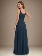 Vestido de mãe da noiva longo em chiffon de renda, corte em linha A e decote quadrado com lantejoulas