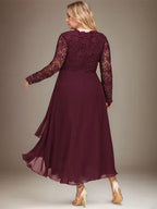 Abito da madre della sposa in chiffon e pizzo asimmetrico, linea a trapezio, scollo a V