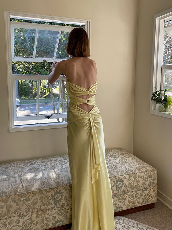 Robe de bal jaune, coupe droite, bretelles spaghetti, longue, avec dos ajouré