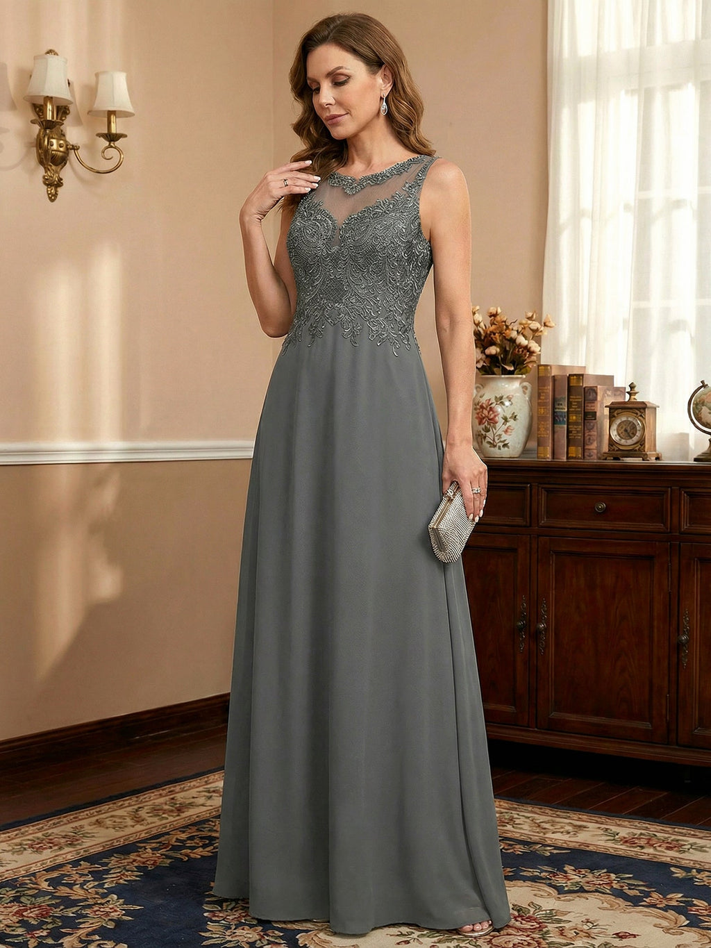 Vestido de mãe da noiva em chiffon e renda com ilusão decote redondo, em linha A, comprimento até o chão com lantejoulas