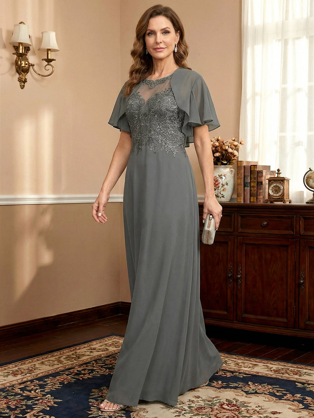 Vestido de mãe da noiva em chiffon e renda com ilusão decote redondo, em linha A, comprimento até o chão com lantejoulas
