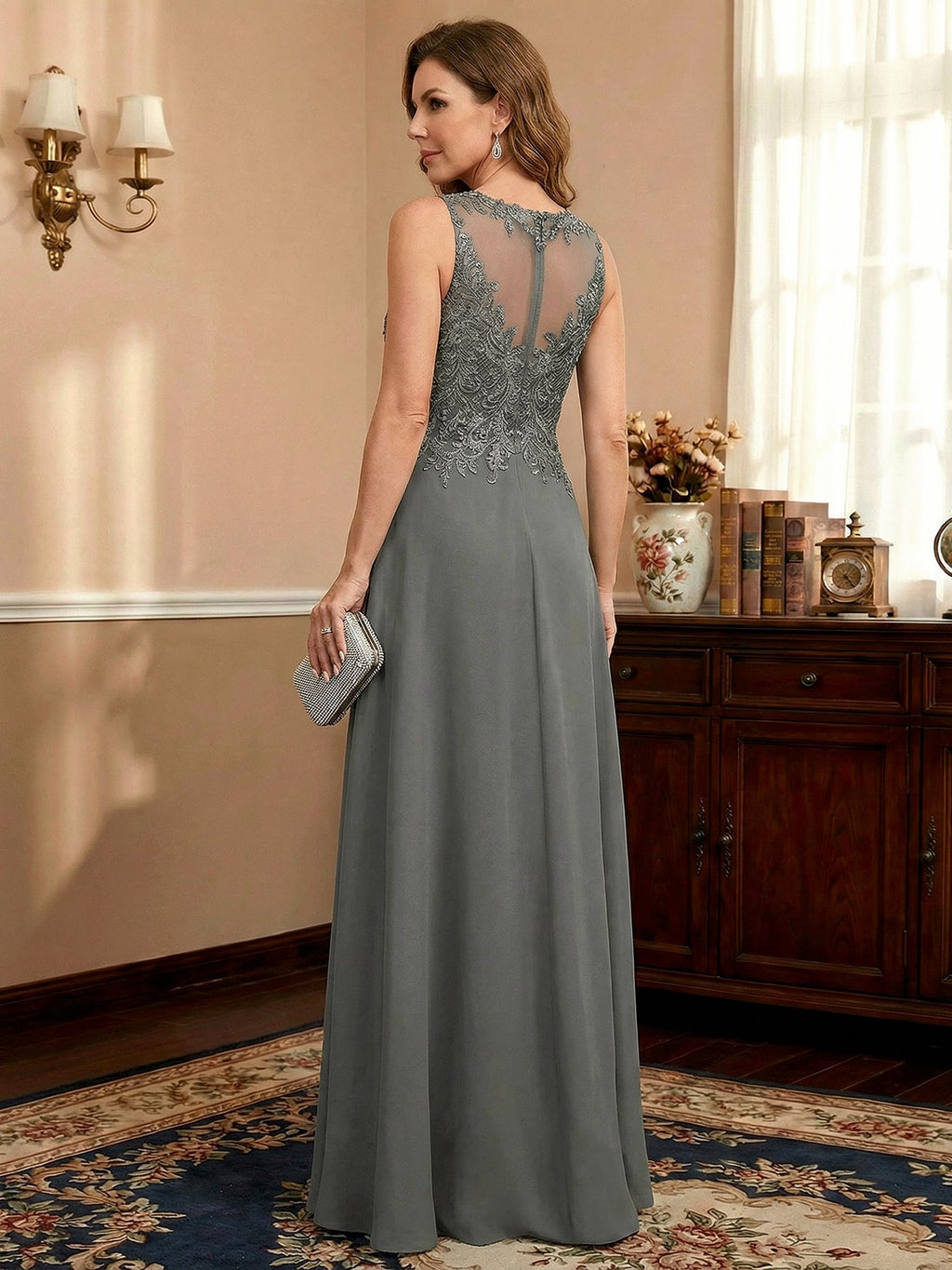 Vestido de mãe da noiva em chiffon e renda com ilusão decote redondo, em linha A, comprimento até o chão com lantejoulas