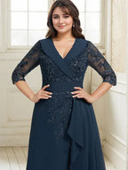 Robe de mère de la mariée en dentelle et chiffon, coupe A, col V avec col, longueur au sol, sequins et volants en cascade