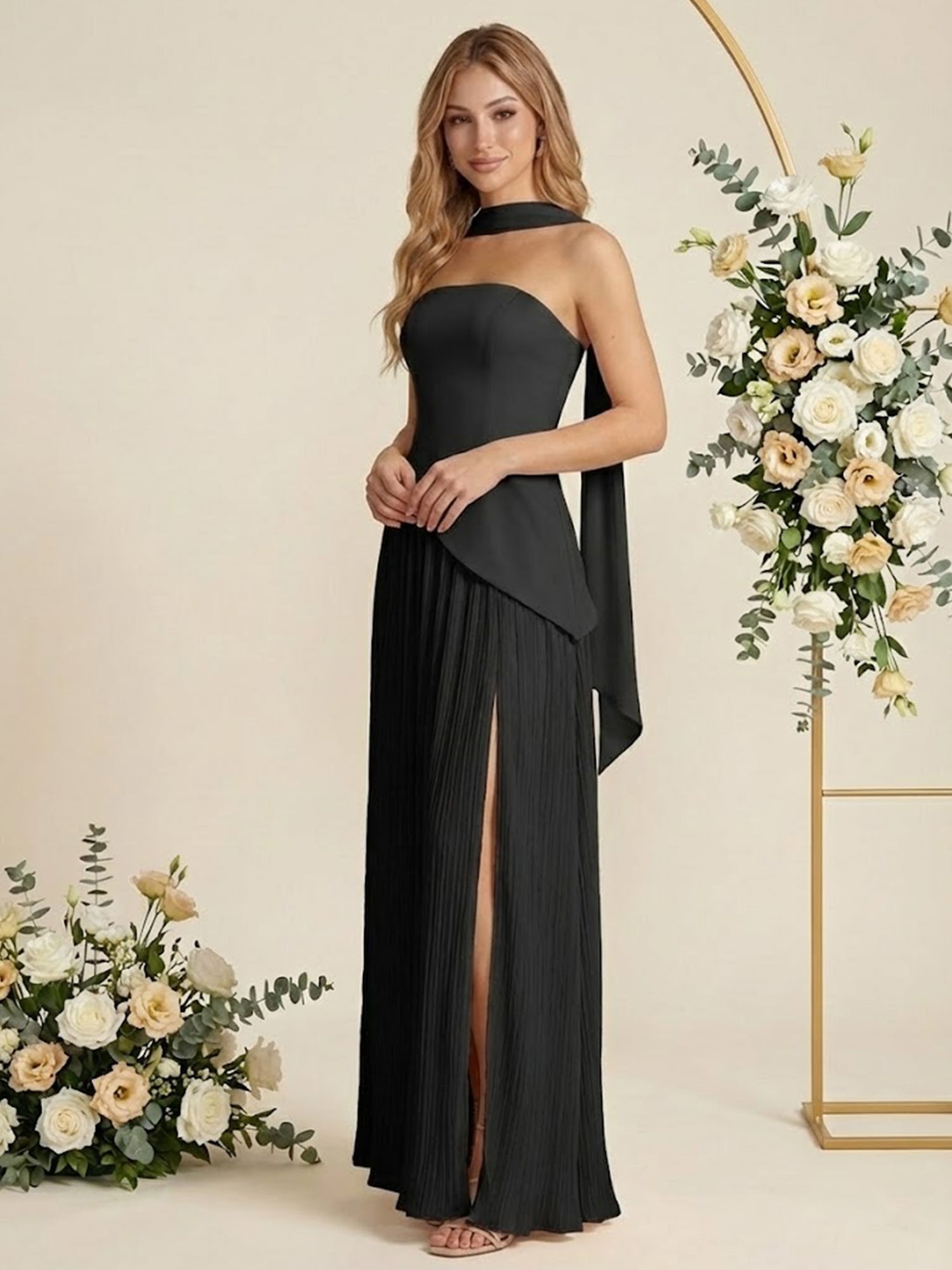 Abito lungo da damigella d'onore in chiffon a pieghe, senza spalline e linea a trapezio per donna