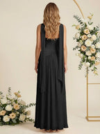 Abito lungo da damigella d'onore in chiffon a pieghe, senza spalline e linea a trapezio per donna