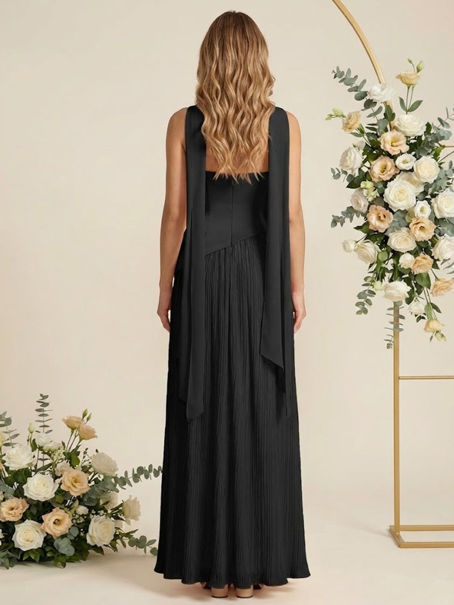 Abito lungo da damigella d'onore in chiffon a pieghe, senza spalline e linea a trapezio per donna