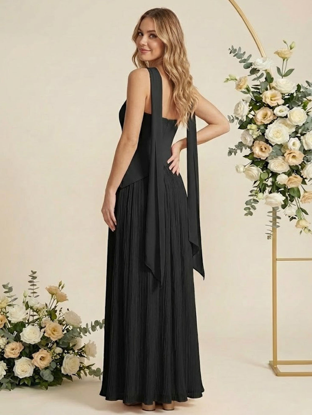 Abito lungo da damigella d'onore in chiffon a pieghe, senza spalline e linea a trapezio per donna