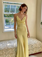 Robe de bal jaune, coupe droite, bretelles spaghetti, longue, avec dos ajouré