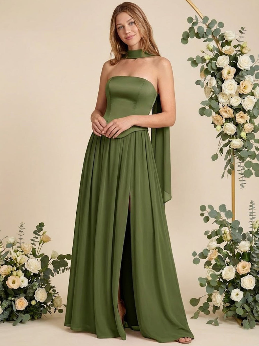 Trägerloses plissiertes A-Linien Chiffon langes Brautjungfernkleid mit Schal