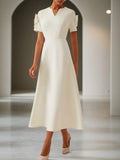 Vestido maxi en línea A color blanco roto con mangas cortas, cuello en V y flores 3D