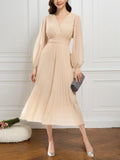 Vestido de fiesta midi en línea A beige de gasa plisada con escote en V