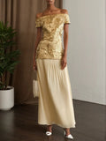 Vestido largo maxi en línea A clásico en jacquard dorado con abertura, hombros descubiertos y mangas cortas