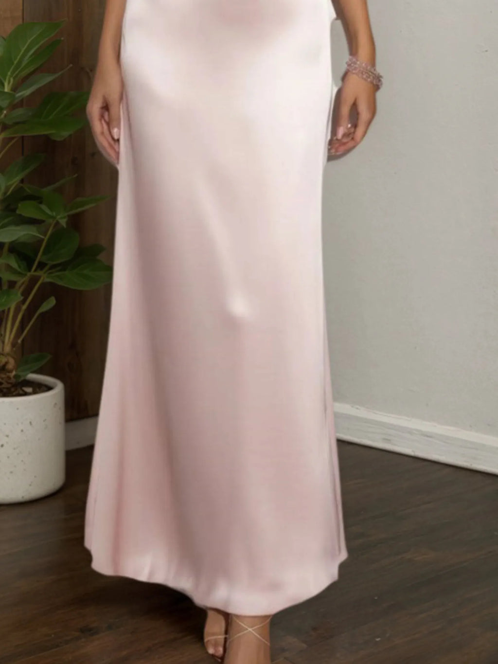 Vestido formal para invitadas de boda, maxi rosa de satén con cuello halter