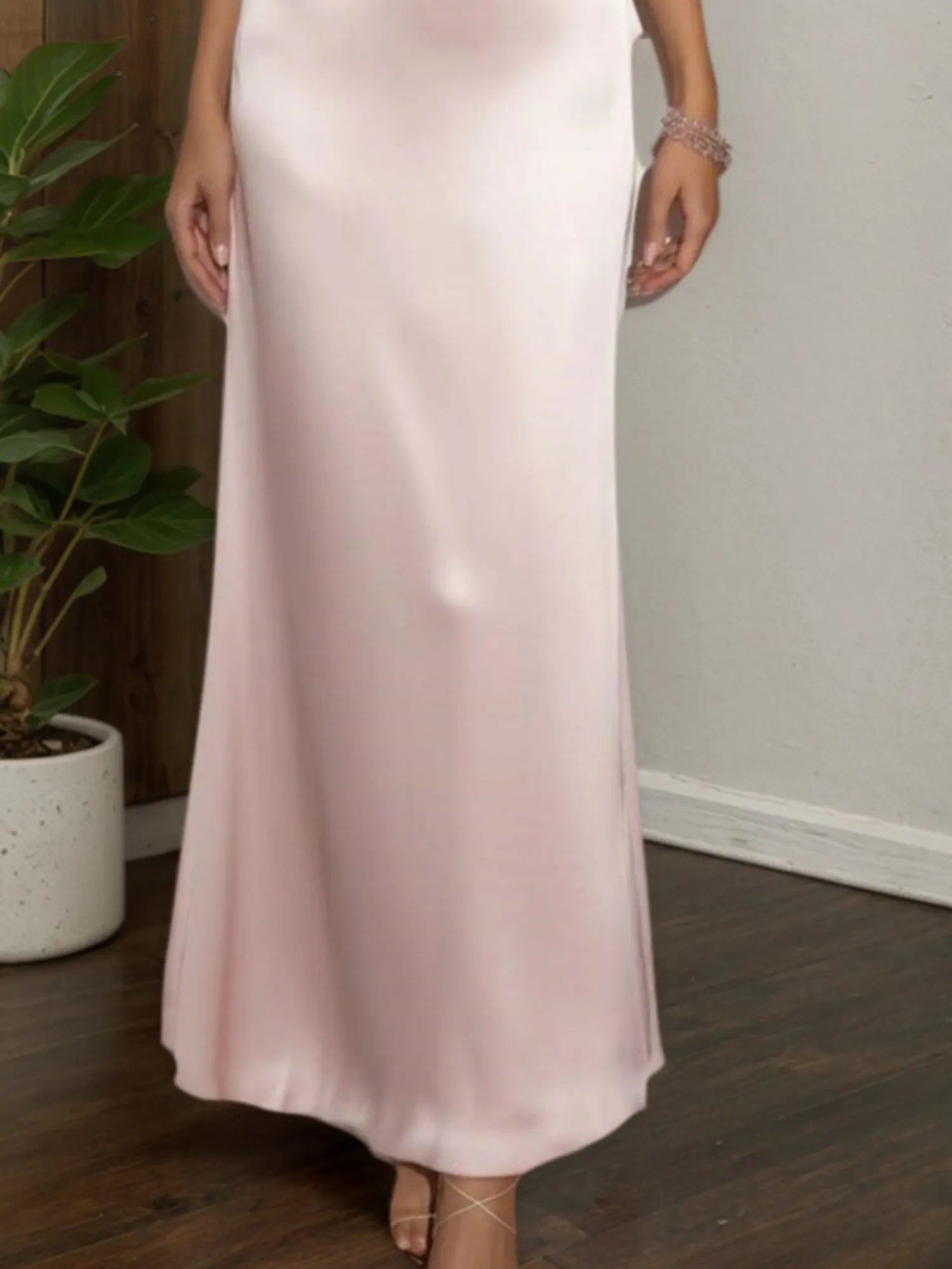 Vestido formal para invitadas de boda, maxi rosa de satén con cuello halter