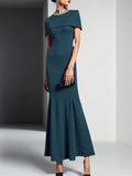 Vestido formal sirena azul pavo real con cuello redondo y capa maxi
