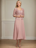 Vestido de mãe da noiva em chiffon e renda, linha A, comprimento tea, decote quadrado com bordados de lantejoulas