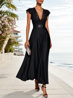 Abito midi a linea A in raso nero con pizzo, scollo a V e maniche corte