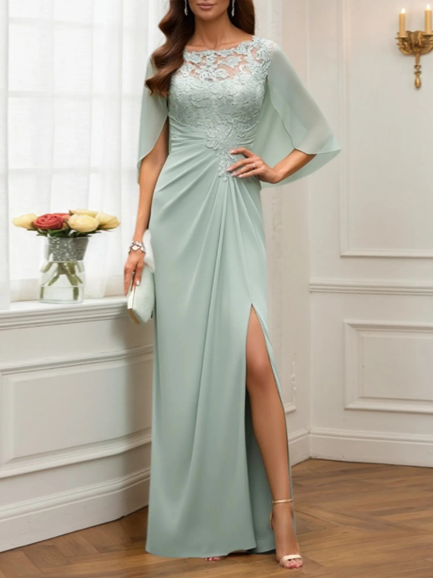 Vestido para madre de la novia verde de encaje con cuello redondo y capa maxi