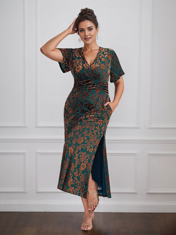 Vintage schlichtes V-Ausschnitt Samt Kleid mit kurzen Ärmeln in Tea-Länge für die Mutter der Braut mit Schlitz