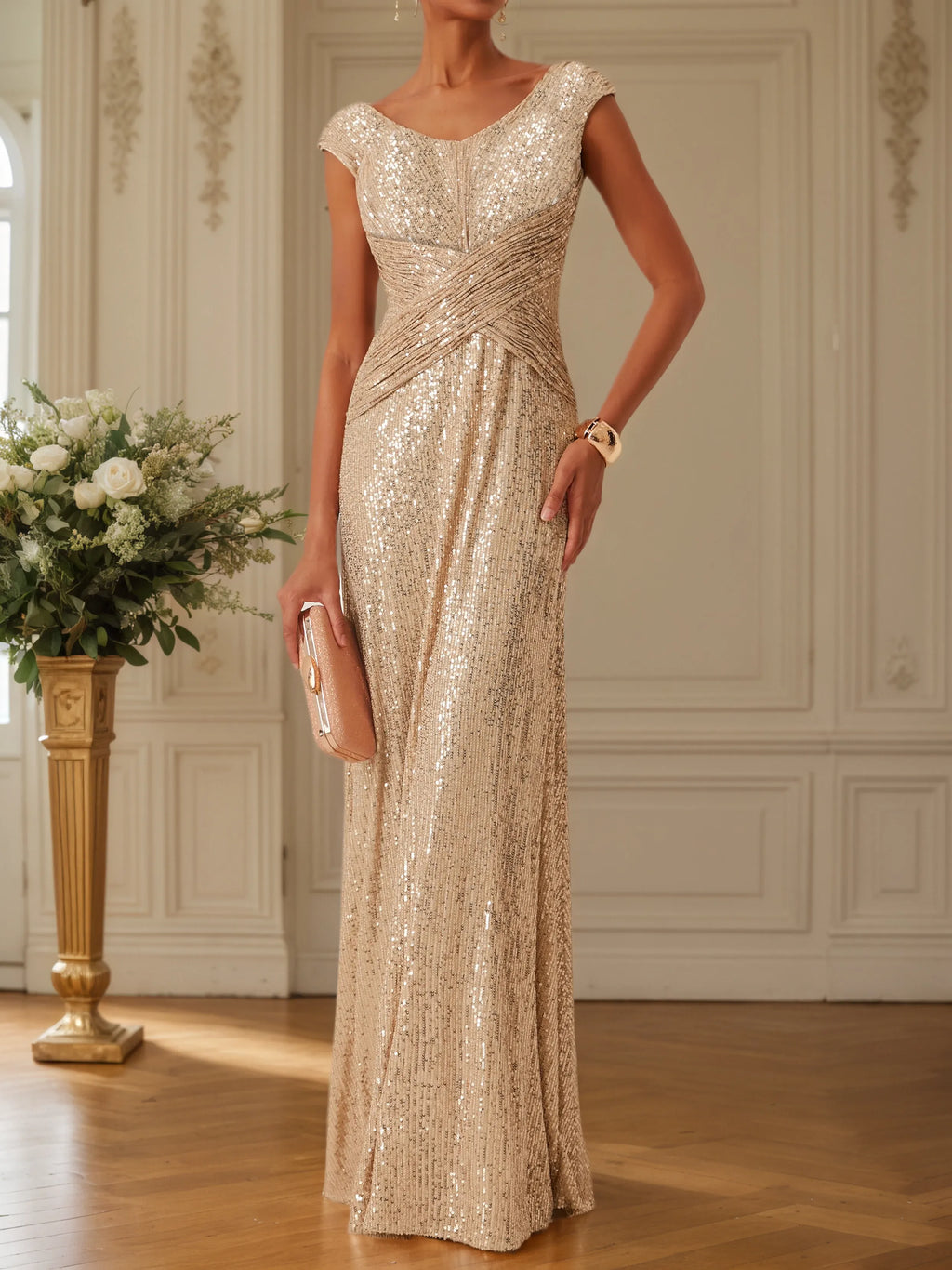 Vestido largo sin mangas en línea A con lentejuelas color champán dorado
