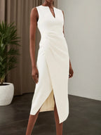 Robe midi blanche fourreau à col en V, sans manches, avec fente