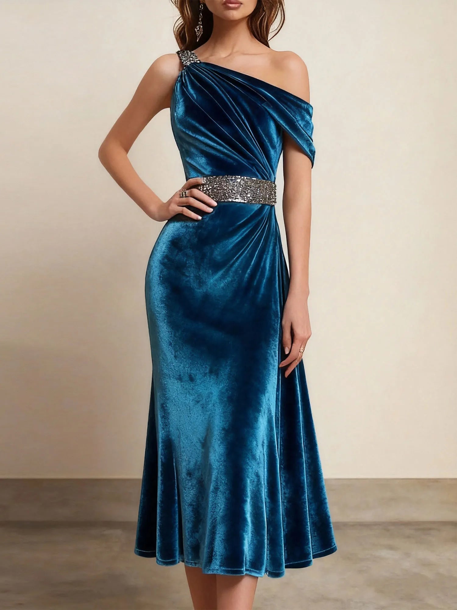 Formelles blaues Etuikleid mit Ein-Schulter-Träger, tailliertem Samt-Midikleid