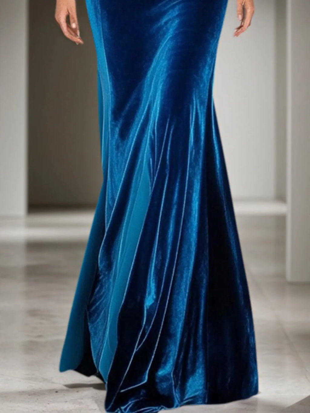 Formelles Abendkleid aus blauem Samt, schulterfrei mit langen Ärmeln, Maxikleid