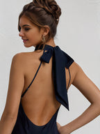 Robe de soirée formelle bleu marine en satin, dos nu, col halter, longueur au sol avec nœud