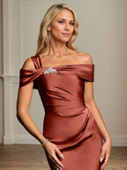 Trumpet/Meerjungfrau Schulterfreies bodenlanges gerafftes Satin Kleid der Brautmutter
