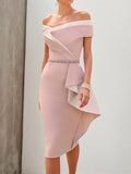 Vestido midi ajustado rosa con volantes, escote de hombros caídos y pedrería Rheinstone