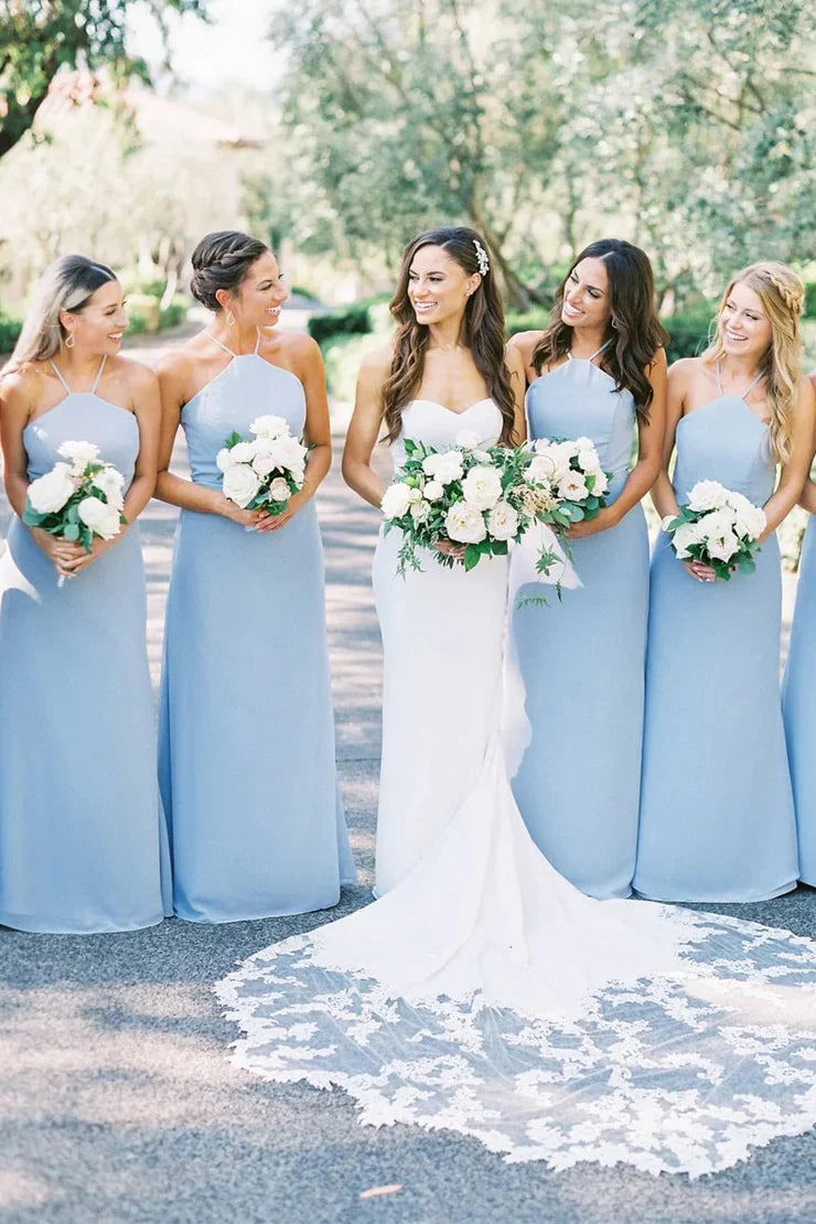 Vestidos Longos de Dama de Honra Charmosos em Chiffon Azul Céu, Linha A e Gola Halter