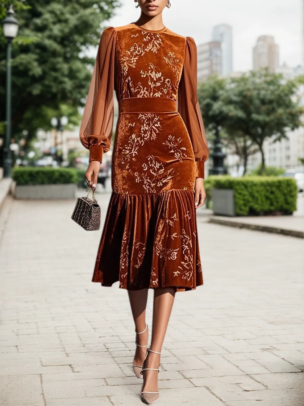 Karamellfarbenes Mesh-Samt-Kleid mit Rundhalsausschnitt, langen Ballonärmeln und Meerjungfrauen-Midi-Länge