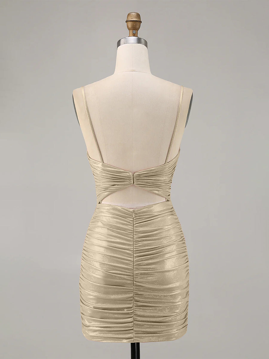Vestido ajustado para fiesta de bienvenida con recortes, fruncidos y cuentas