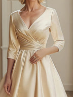 Robe mère de la mariée en satin à manches 3/4 froncées, ligne A et col en V