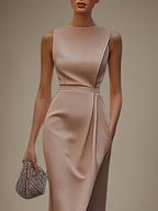 Vestido para convidada de casamento com decote redondo, sem mangas, comprimento assimétrico e bolso