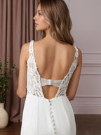 Vestido de noiva sereia branco com decote redondo, lantejoulas e cetim com forro de crepe
