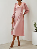Robe midi rose à encolure en V, manches bouffantes longues, coupe trapèze