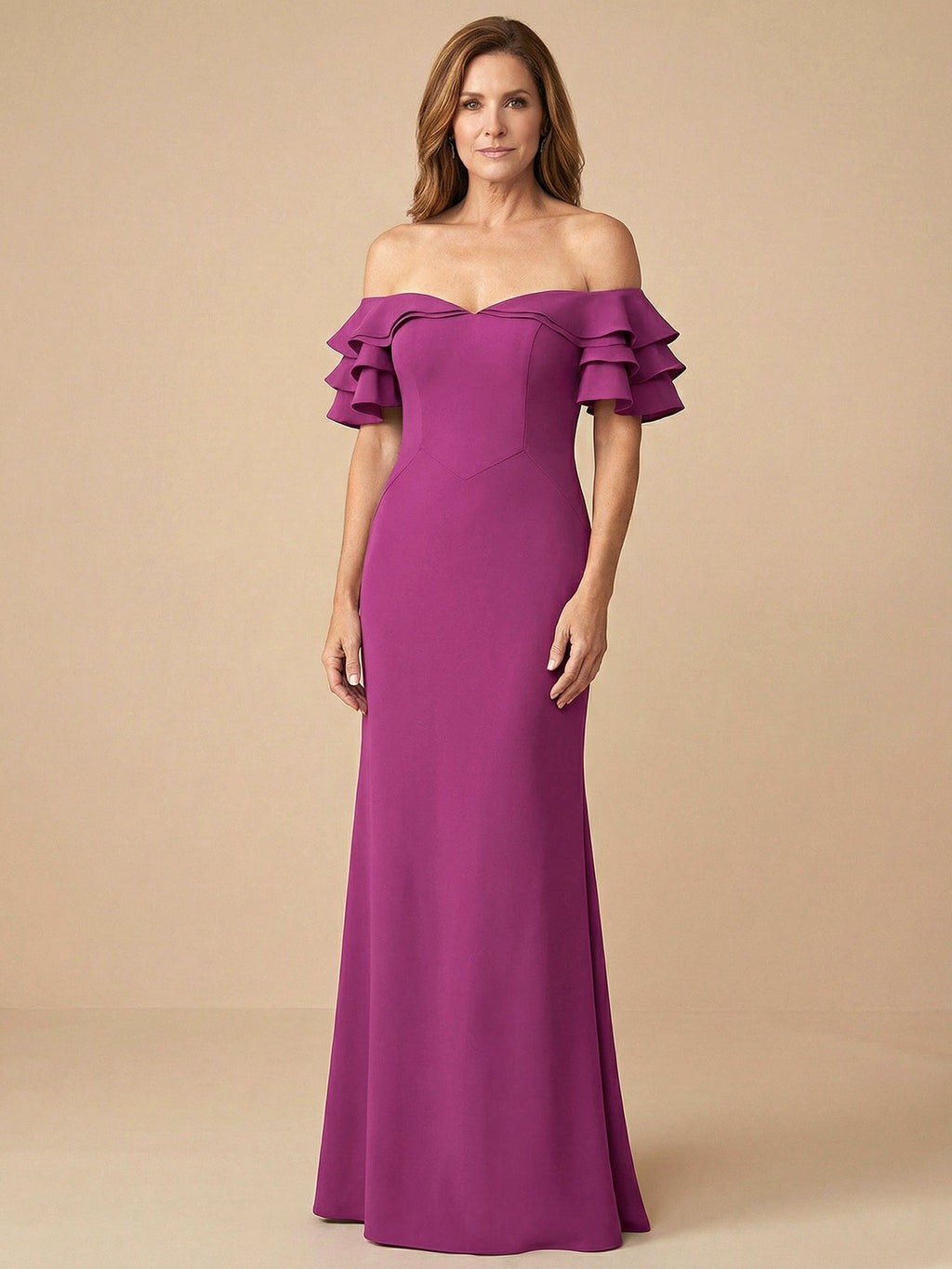 Schulterfreies trägerloses Satin-Stufenkleid für die Brautmutter