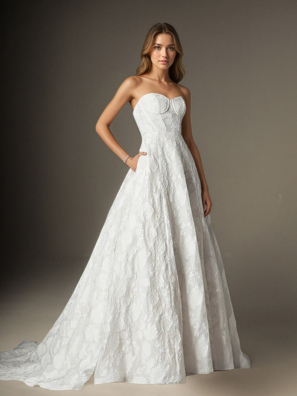 Abito da sposa bianco a linea A senza spalline in jacquard floreale burnout