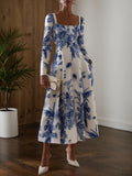 Robe midi à manches longues bleu floral classique à encolure carrée et coupe évasée