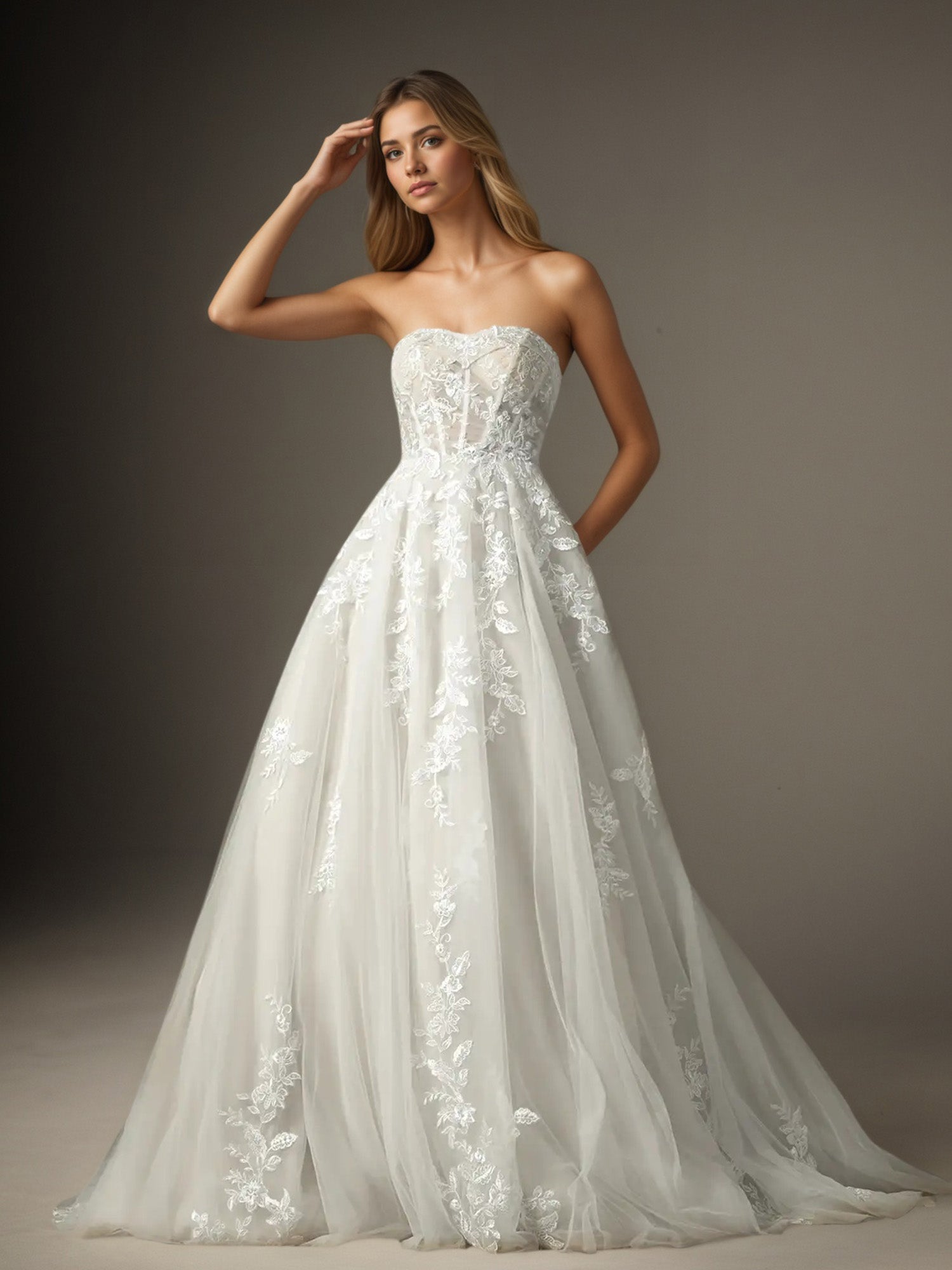 Robe de mariée blanche en ligne A bustier sans bretelles en dentelle