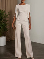 Macacão feminino branco com imitação de pérolas, decote barco com fenda e mangas meia-lua, elegante