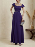 Vestido largo de dama de honor en línea A de gasa morada con escote cuadrado y mangas cortas
