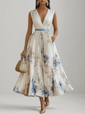 Abito midi bianco in chiffon plissettato con motivi floreali, scollo a V e senza maniche, linea a trapezio
